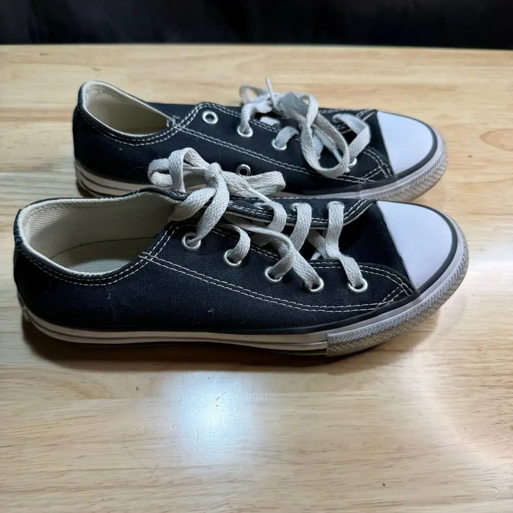 converse all star chuck taylor youth size 1.5